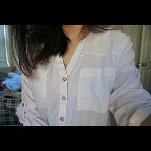 Casual white bottom down linen top with pocket